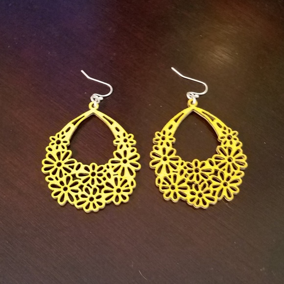 NWT Vegan Leather Cut Out Earrings - Picture 2 of 5